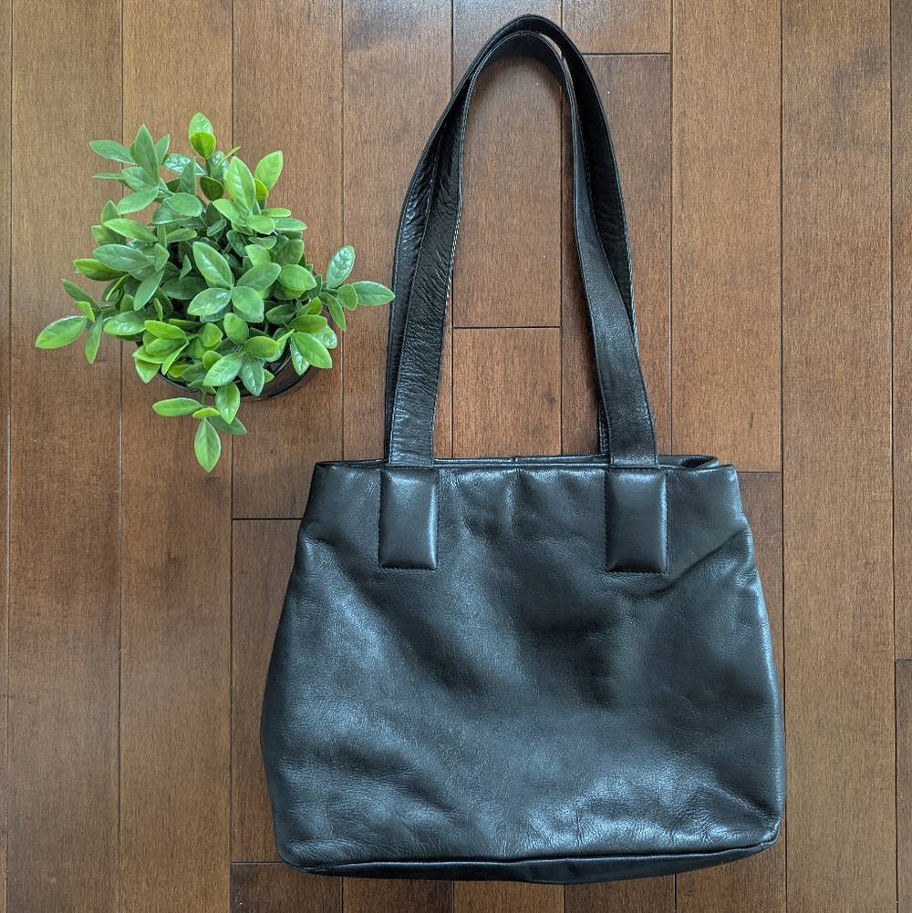 DANIER VINTAGE LEATHER SHOULDER BAG